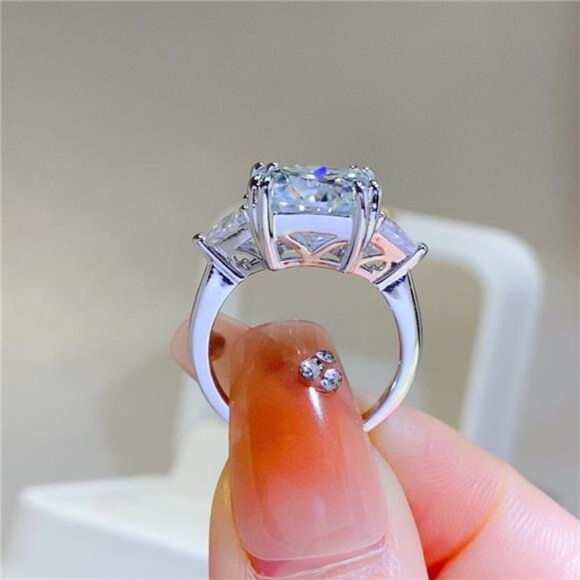 5 Carat Moissanite 925 Sterling Silver Ring - Picture 3 of 7